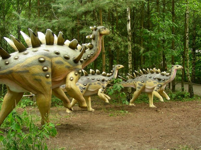 przyjazna Parki, ogrody, rezerwaty, Park Dinozaurów, Nowiny Wielkie